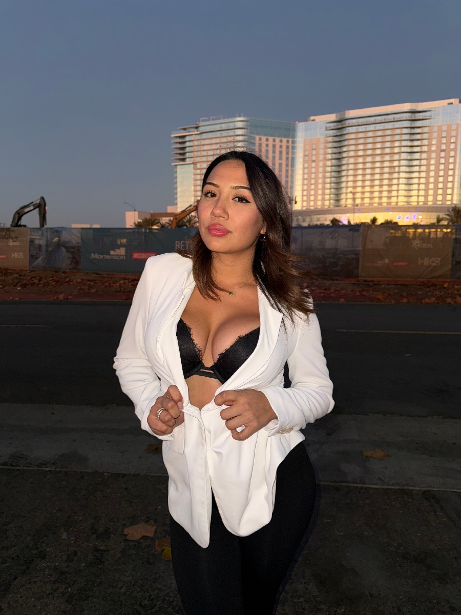 Take a pause and enjoy Ali Cruz — streaming from Petaling Jaya