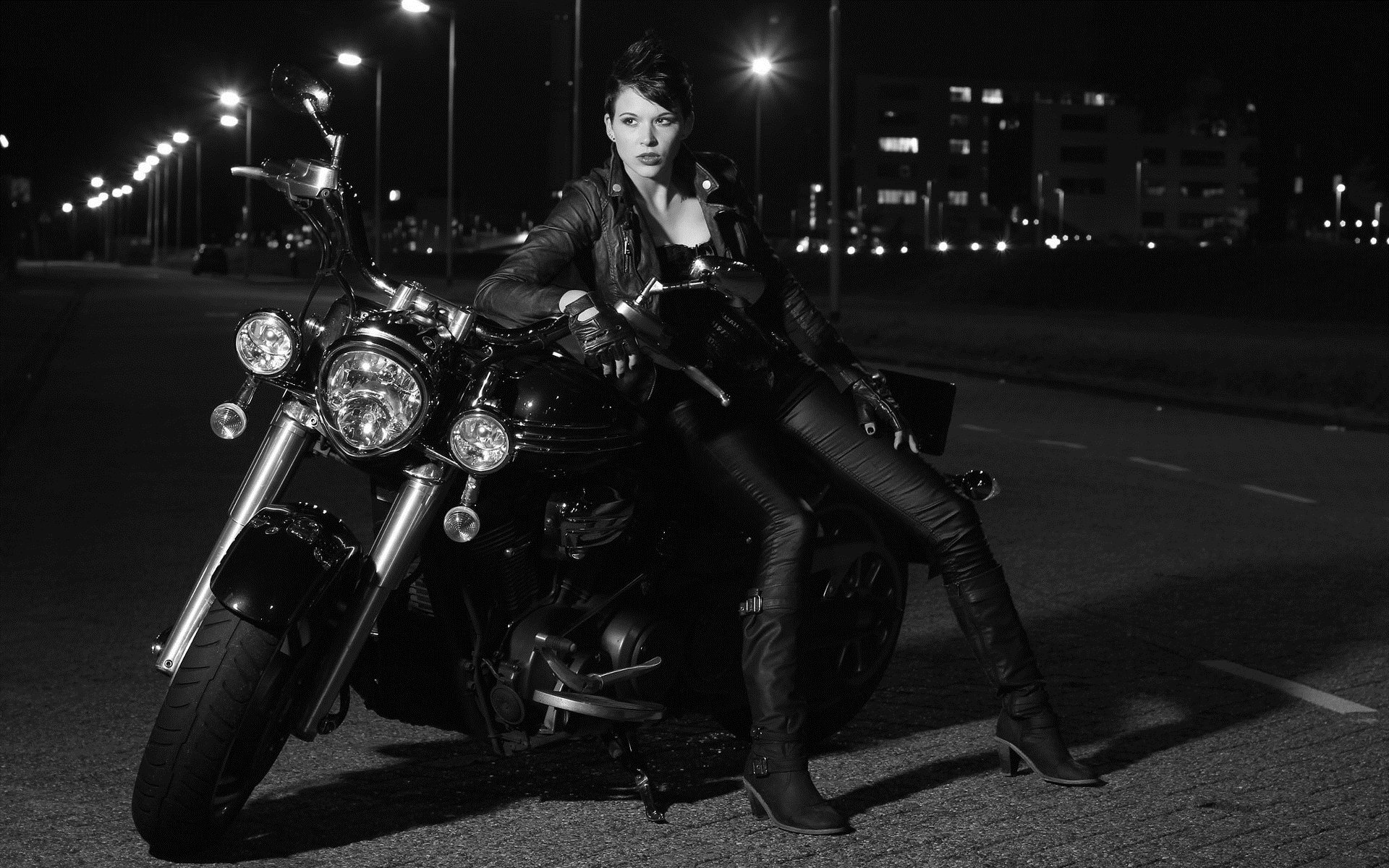Photo Beautiful girls and motorcycles in Petaling Jaya