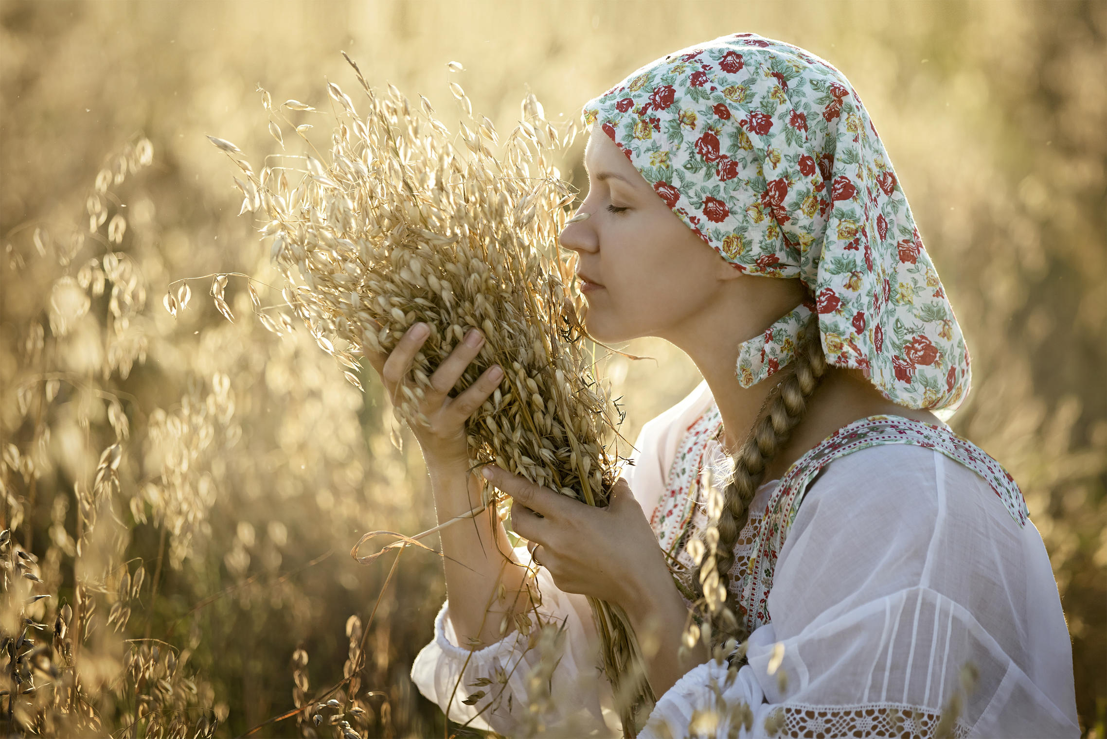 Photo Women in Slavic costumes in Petaling Jaya